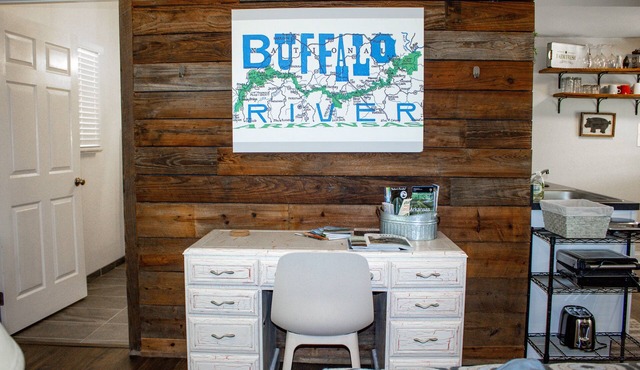 Cottage located in the Heart of the Ozark Mountains close to floating and hiking