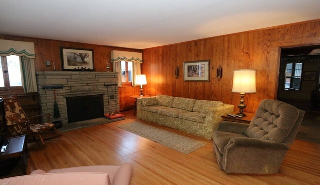 Cottage located on the river in Downtown Gatlinburg, Tn