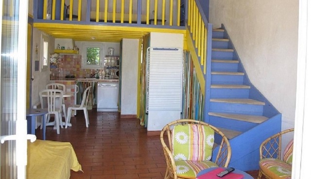 Cottage "Location, Piscine, Animaux, Jardin" with Shared Pool, Private Terrace & Wi-Fi