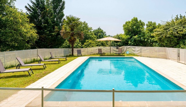 Cottage 'Lou Tapata' with Shared Pool, Private Terrace and Wi-Fi