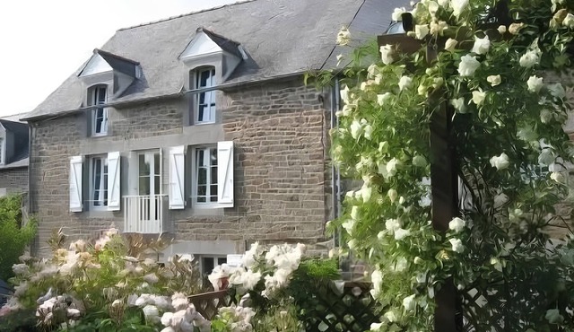 Cottage 'Maison De Charme 18s Proche St-malo' with Private Terrace, Private Garden and Wi-Fi