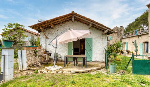 Cottage 'Maison De Campagne' with Private Terrace, Private Garden and Wi-Fi