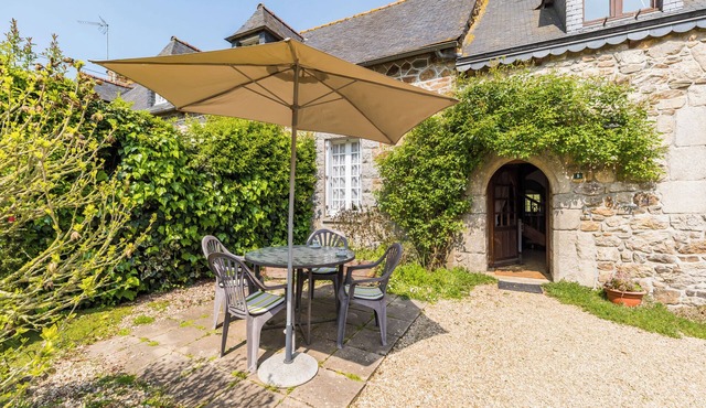 Cottage "Manoir 16ème Siècle Proche Paimpol" with Private Terrace, Private Garden & Wi-Fi