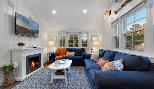 Cottage near Beach, A/C, Fenced Patio, Fire table