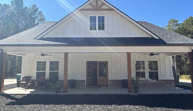 Cottage near Elijah State Park, Savannah Lakes Village, Baker and Hickory Knob.