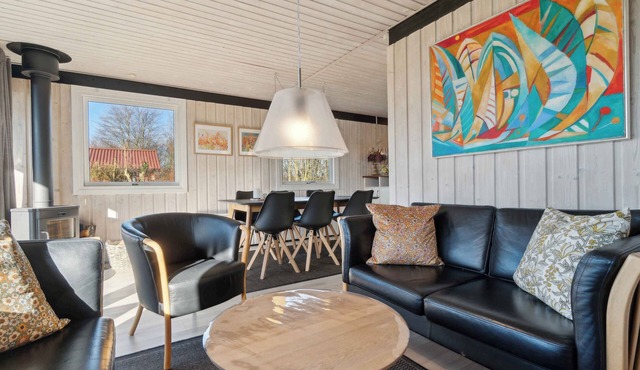 Cottage near idyllic & peaceful sandy beach