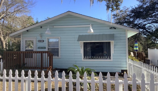 Cottage near Little River Waterfront. Pets stay FREE!