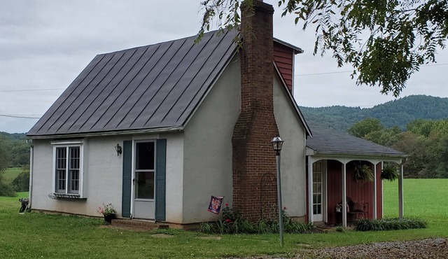 Cottage near Shenandoah NP, hiking, breweries and wineries, and great dining