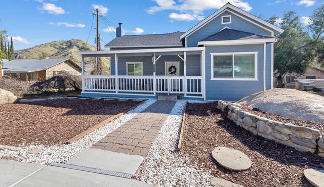 Cottage near Springville Ranch & Sequoia National Forest 3BD 2 BA Sleeps 10