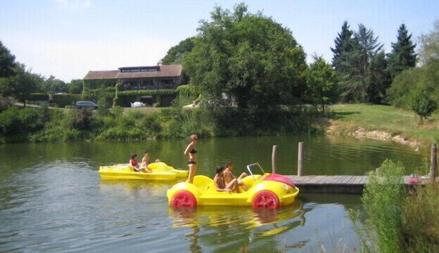 Cottage near the water near the Puy du Fou