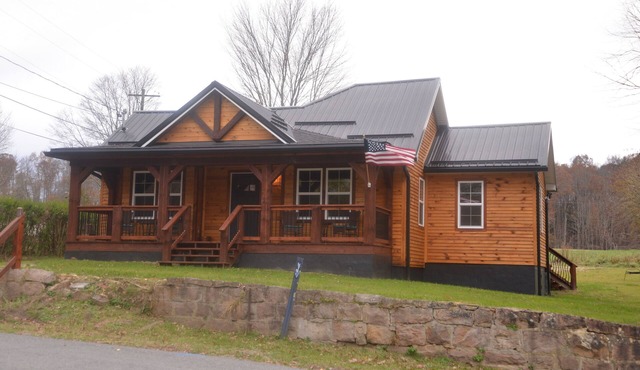 Cottage New River National Park 3 Minutes to the Bridge. Renovated & Hot Tub.