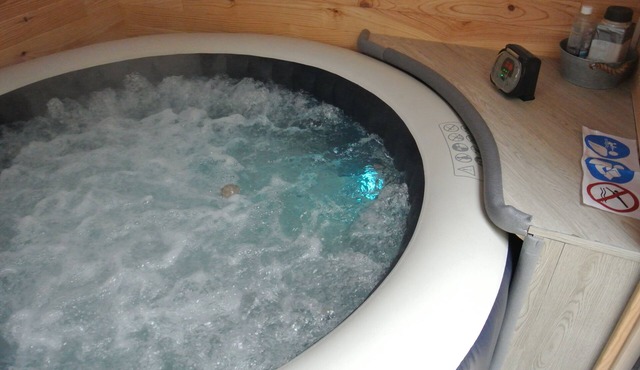 COTTAGE of SERRE de BOUDRE with JACUZZI & AIR CONDITIONING