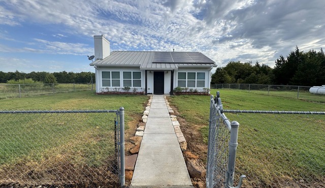 Cottage on 14 acres near Lake Ray Roberts