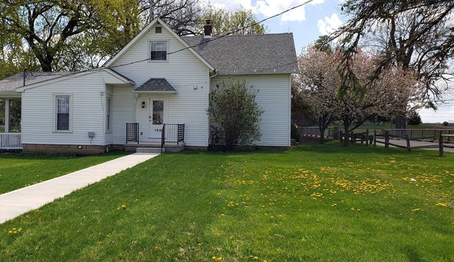 Cottage on 2 acre lot next to Little Darby Creek