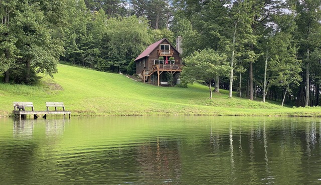 Cottage on a private lake in the Blue Ridge Mountains of Virginia