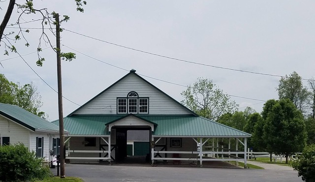 Cottage on a thoroughbred farm, close to the Horse Park, Downtown, or Keeneland