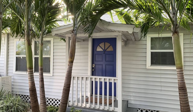 Cottage on Beach Side of Gulf Blvd!