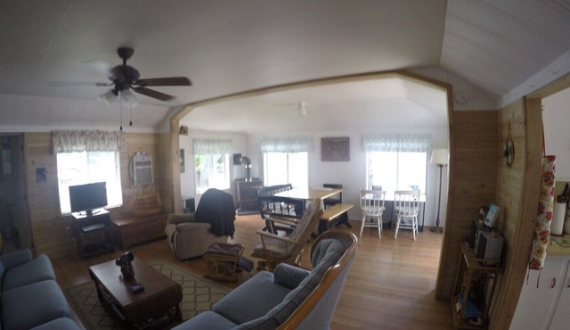 Cottage on Bob's Lake - 3 Bedrooms, Private Boat Launch, Great Fishing