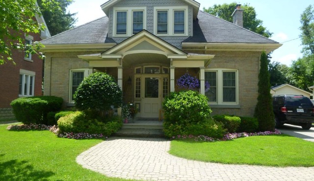 Cottage on Caledonia Bed & Breakfast