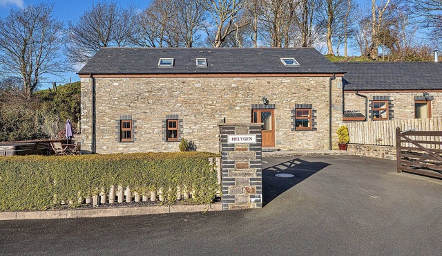Cottage on Cardigan Bay with Hot Tub