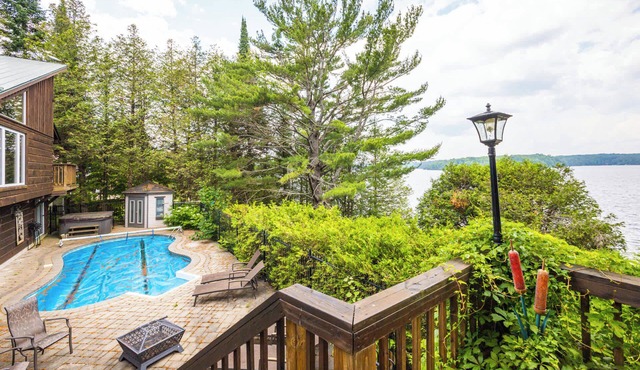 Cottage on Chandos Lake w Pool & Hot Tub!