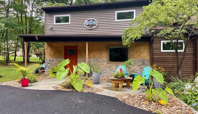 Cottage on Clarks Creek