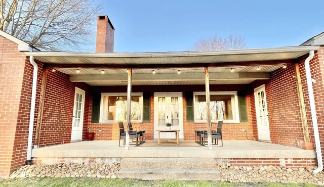 Cottage on College Hill - 4 Bedroom Private home