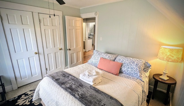 Cottage on Cove - Private Apartment near Lake Erie & Downtown