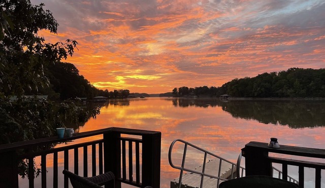 Cottage on Cypress Bay near Paris Landing State Park