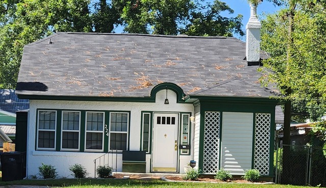 Cottage on Greene Street in Olde Town Augusta - walk to downtown