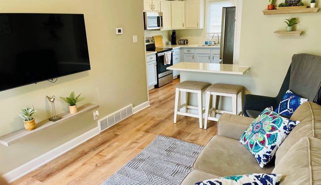 Cottage on Historic Main Street- Low Cleaning fee