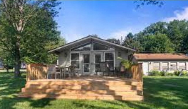 Cottage on inlet with waterfront footage and access to North & South Scott Lake!