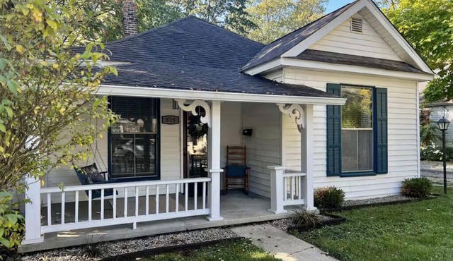 Cottage on Kirkwood | Charming, Walk to IU, Downtown | King Bed · 2BR · Sleeps 6