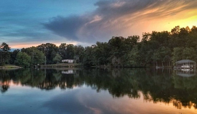 Cottage on Lake Becky