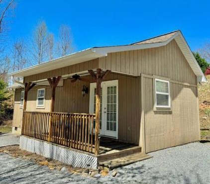 Cottage on Lake James Resort Amenities Included