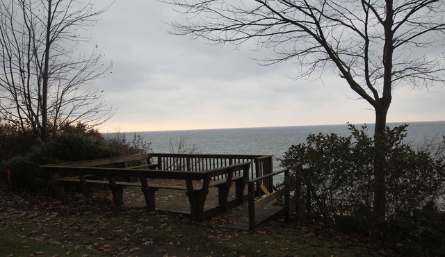 Cottage on Lake Michigan w/ Private Tennis, Pickleball, and Basketball Courts