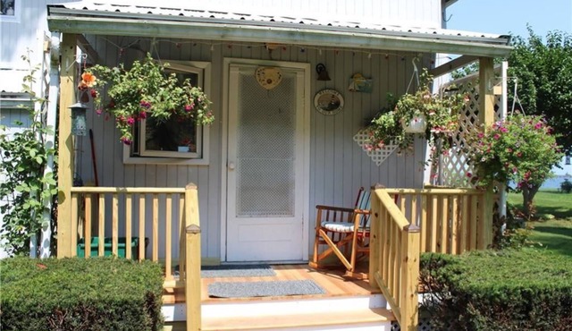 Cottage on Lake Ontario with extra charm and character!