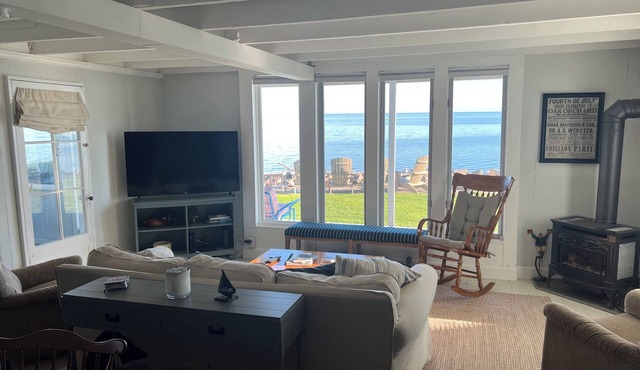 Cottage on Lake Ontario with extra charm and character!