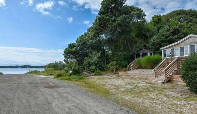 Cottage on Large Pond Access to Bass River Recently Updated Gazebo AC Wifi Dog Friendly