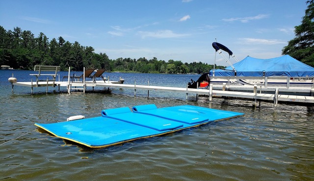 Cottage on Long Lake on the Chain O' Lakes with sandy shore and pontoon rental.