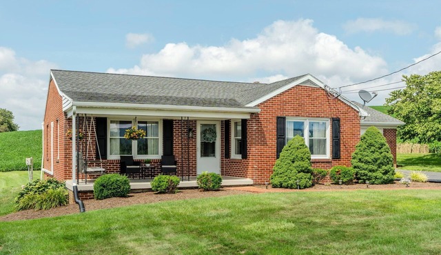 Cottage On Main-cozy 3/1.5 near Shady Maple