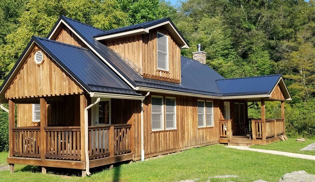 Cottage on Meadow Run - Nature Retreat by Gentle Stream