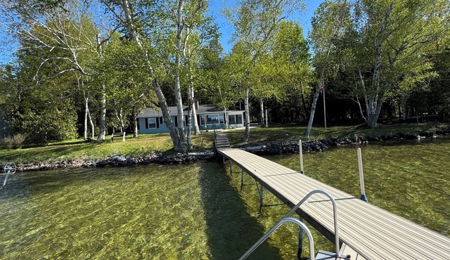 Cottage on N. Lake Leelanau, private, 175 feet of lakefront, near Leland & Dunes