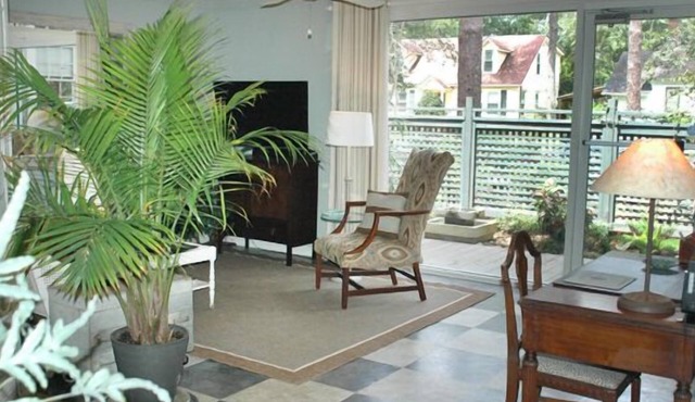 Cottage On Park Ave. Off-season pricing.