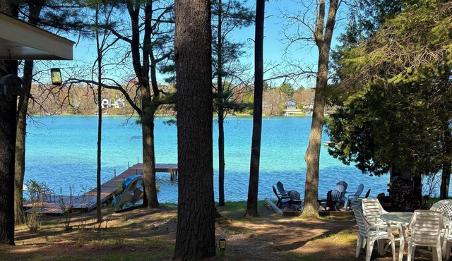 Cottage On Pristine Lakefront With Sunset Views And Sandy Shores