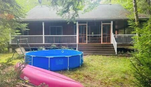 Cottage on Riverfront/Forest/Hot tub/Privacy