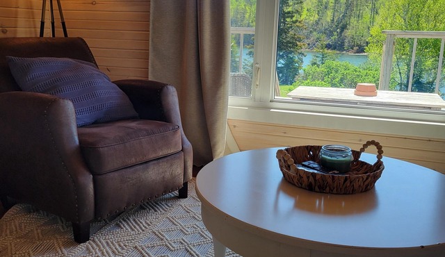 Cottage on Stanley River with amazing views and private pool