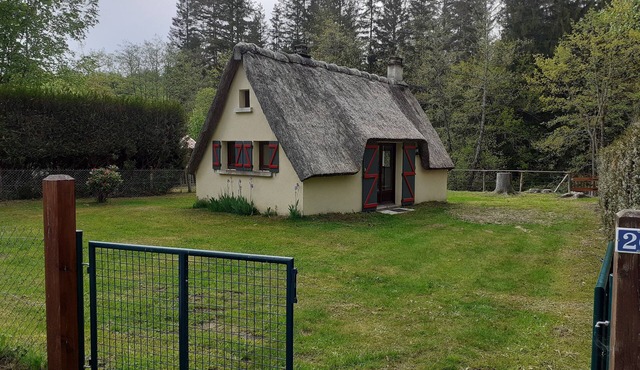 Cottage on the banks of the Vezere river