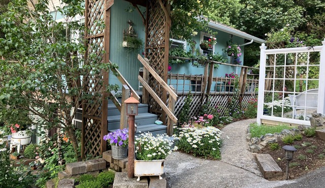 Cottage on the Bay with Gorgeous Views