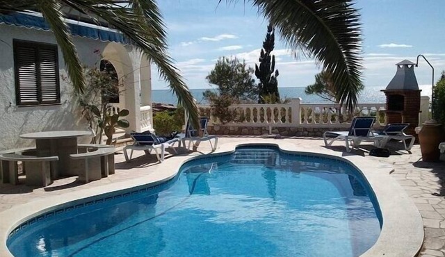 Cottage on the beach - incredible view of the sea - private pool